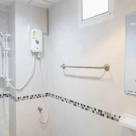 RoomQuest Suvarnabhumi Ladkrabang 42 Bangkok Bagian luar foto