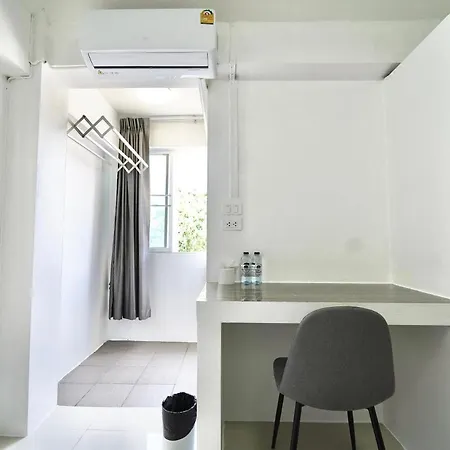 RoomQuest Suvarnabhumi Ladkrabang 42 Bangkok Bagian luar foto