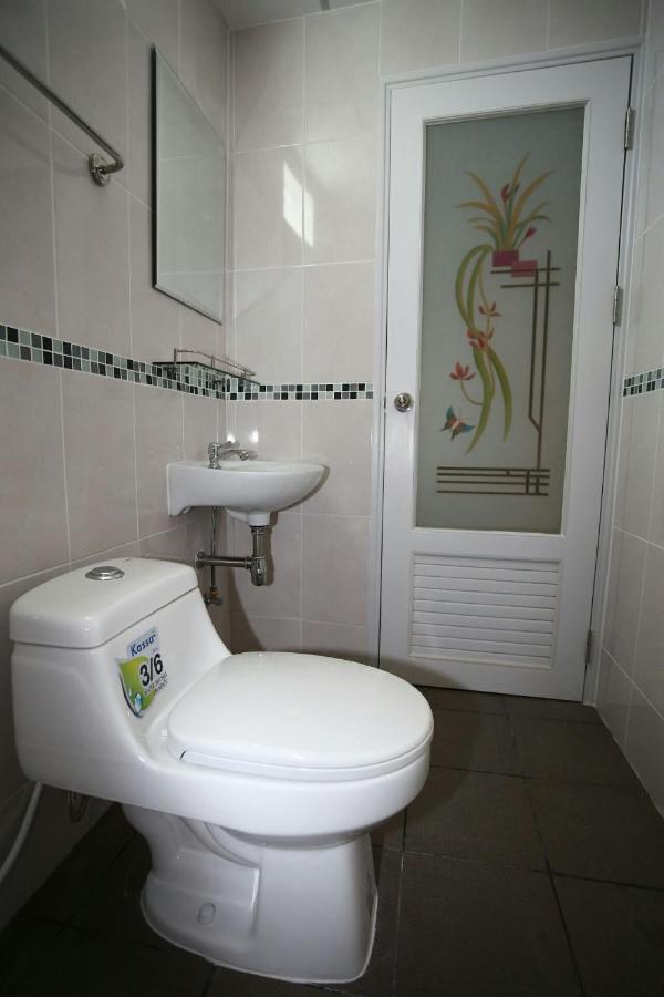 Roomquest Suvarnabhumi Ladkrabang 42 Apartemen *