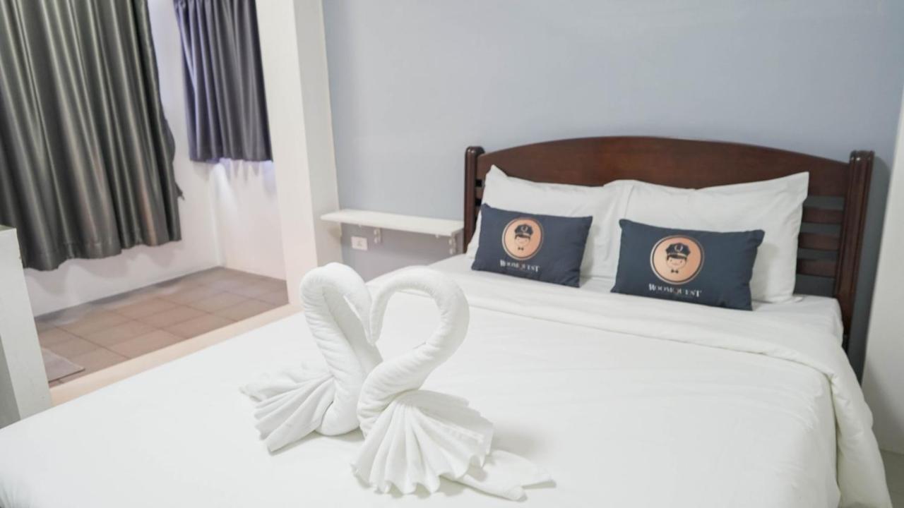 RoomQuest Ladkrabang 42 *