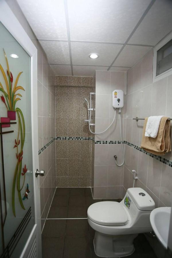 RoomQuest Ladkrabang 42