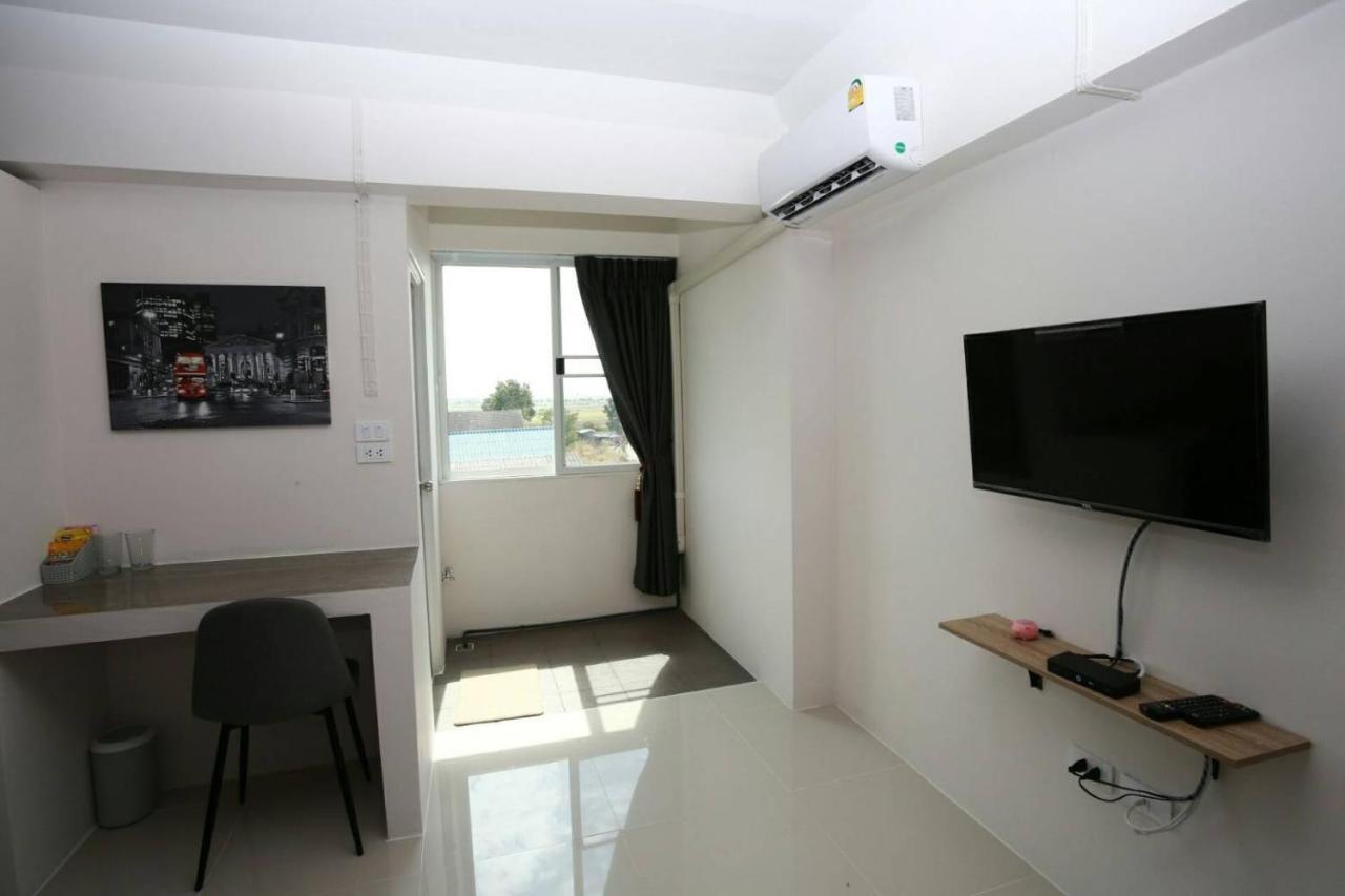 RoomQuest Ladkrabang 42 *